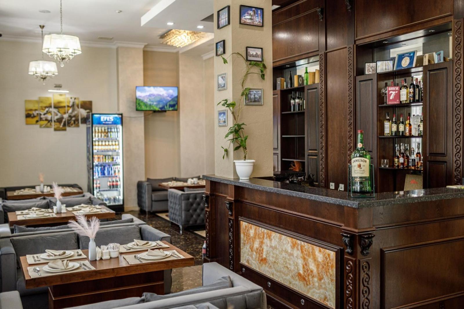 Park Hotel Al Bustan Šymkent Exteriér fotografie