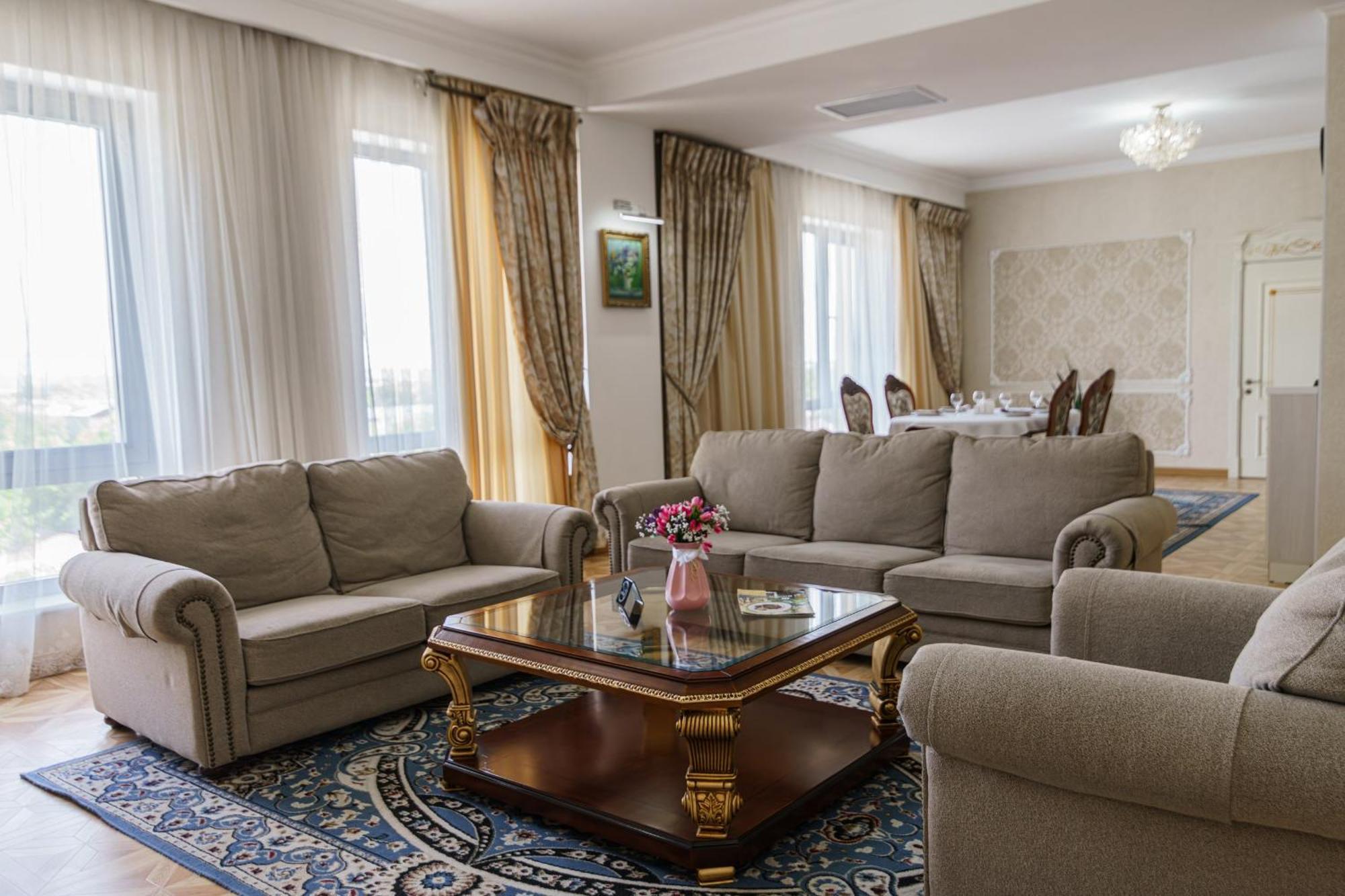 Park Hotel Al Bustan Šymkent Exteriér fotografie