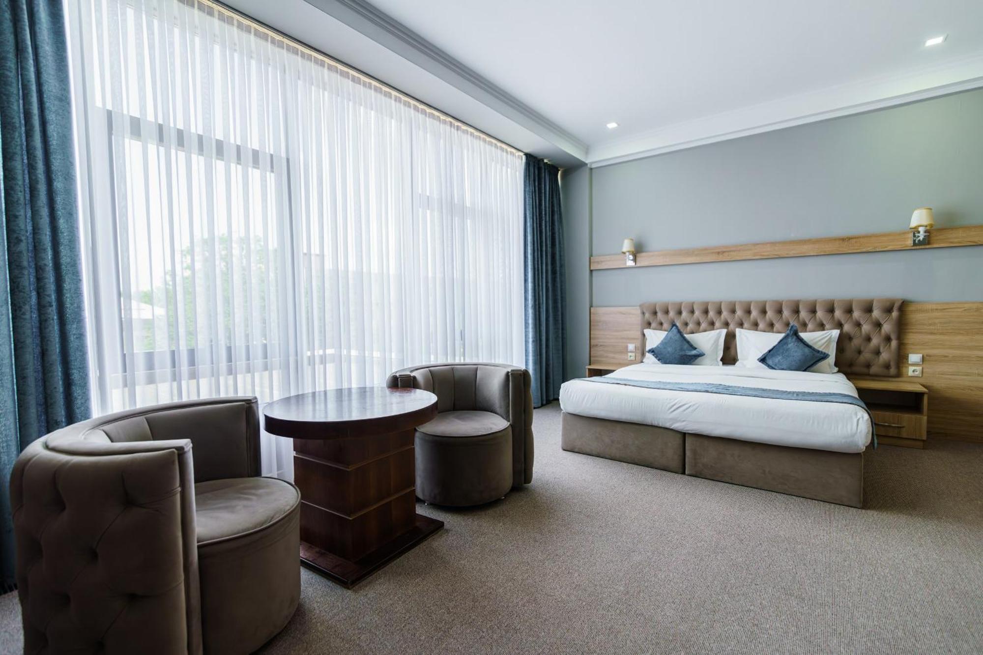 Park Hotel Al Bustan Šymkent Exteriér fotografie