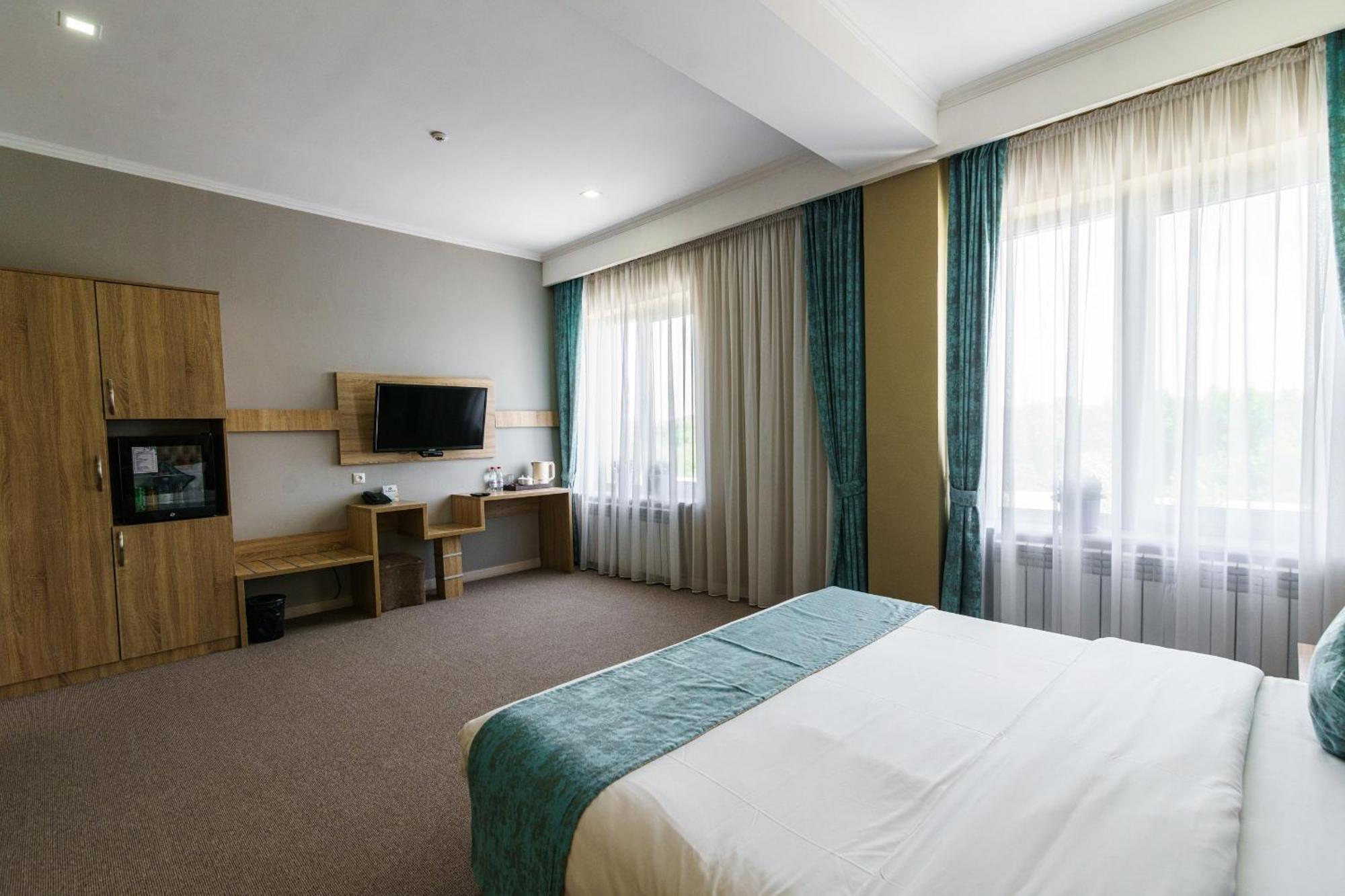 Park Hotel Al Bustan Šymkent Exteriér fotografie