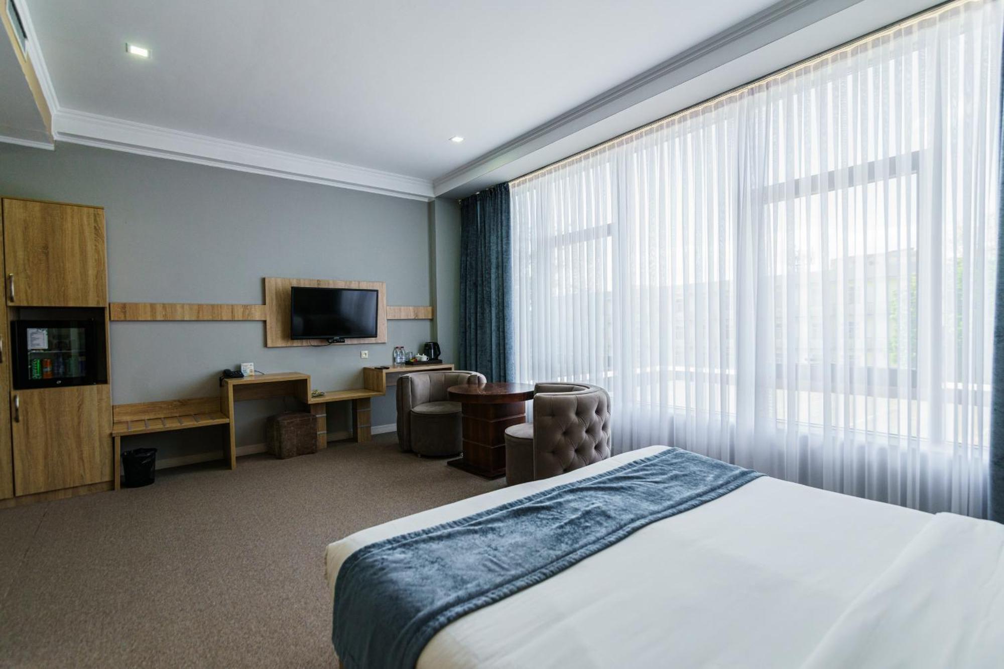 Park Hotel Al Bustan Šymkent Exteriér fotografie
